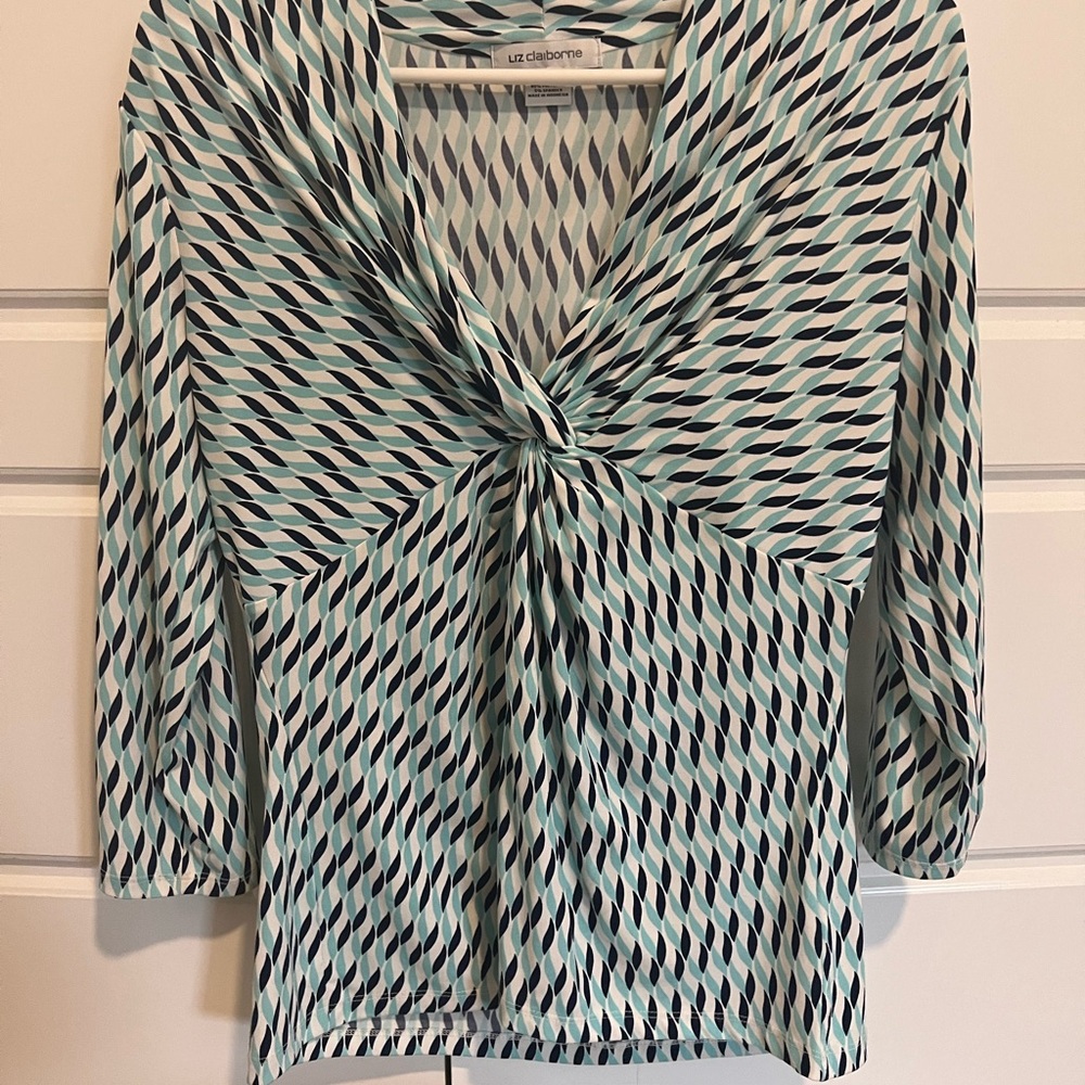 Liz Claiborne lightweight top. Size medium.